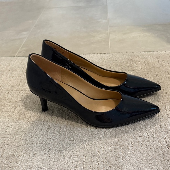 Naturalizer Navy Patent Pumps - Picture 2 of 4